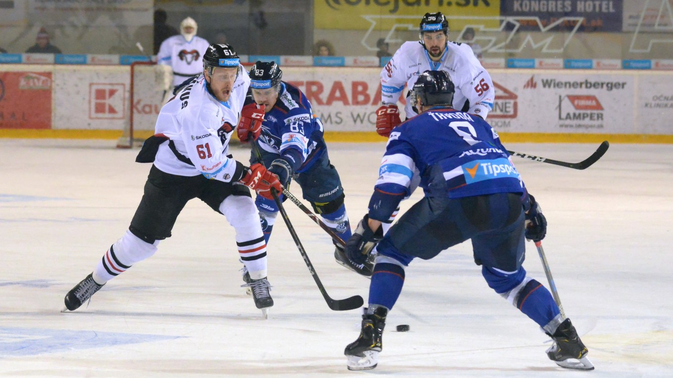 Popradským hokejistom sa proti Banskej Bystrici v základnej časti darilo.