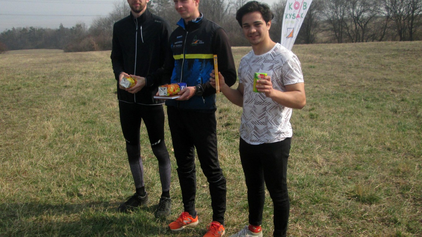 Ocenené trio mužov v 2. kole - zľava 2. Semančík, 1. Mušinský, 3. Simočko.