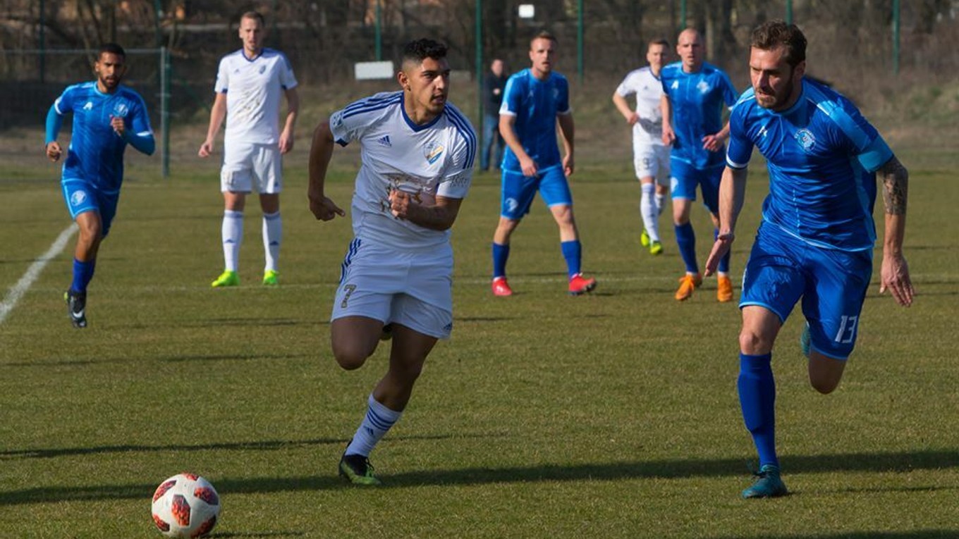 Róbertovi Cicmanovi (vpravo) pribudol do stopérskej dvojice nový parťák.