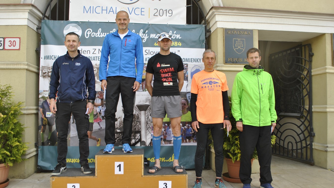Najlepší muži na stupni víťazov.