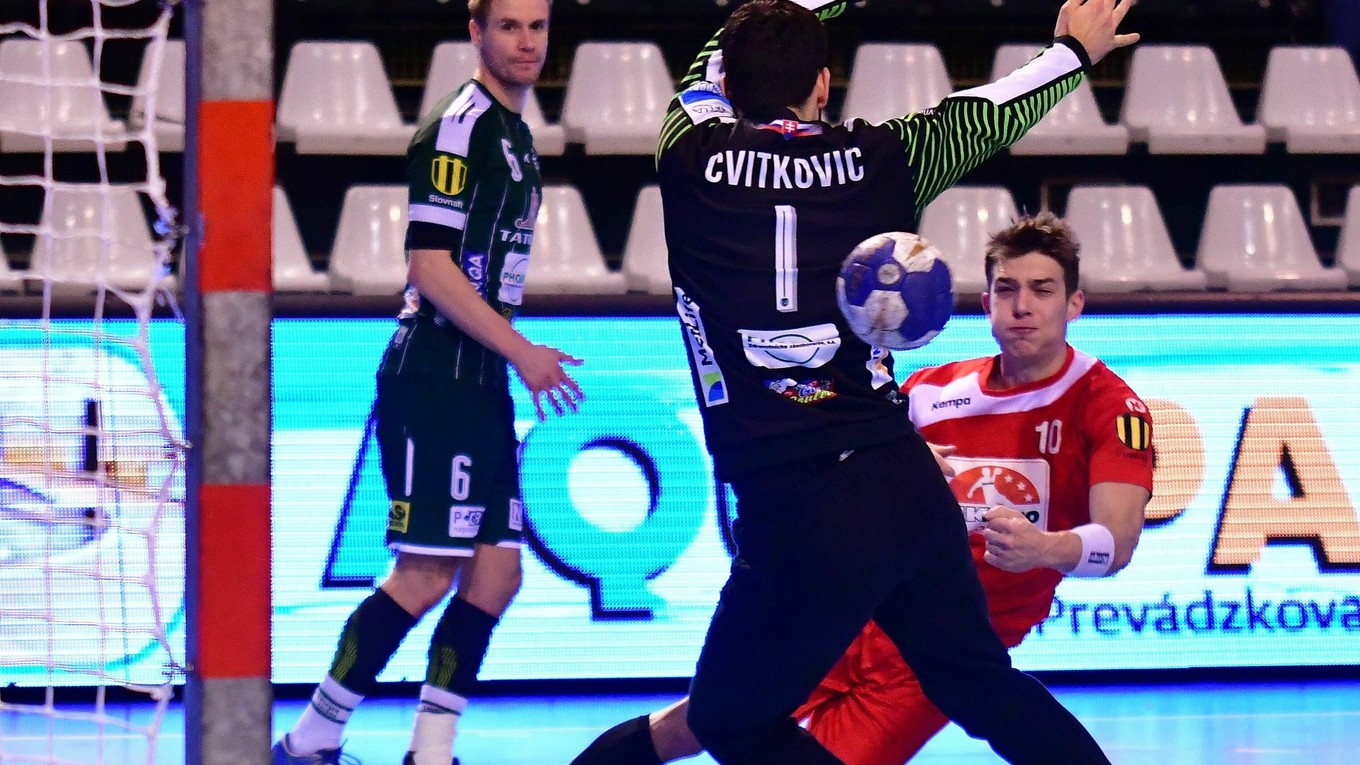 Mladík Josef Hozman (vpravo) strieľa gól do siete Prešova, od budúcej sezóny bude hájiť farby Tatrana.