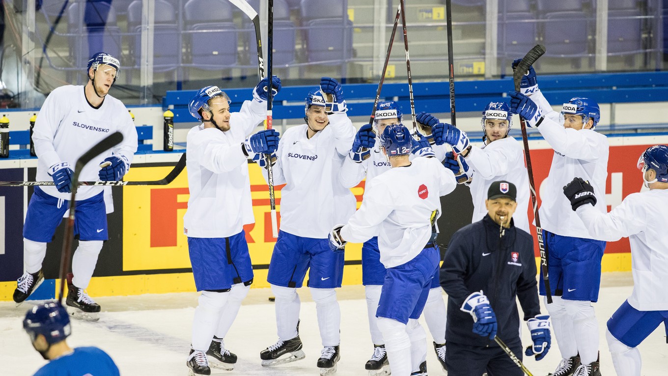 Hráči slovenska počas tréningu slovenskej reprezentácie deň pred začiatkom Majstrovstiev sveta v ľadovom hokeji 2019.
