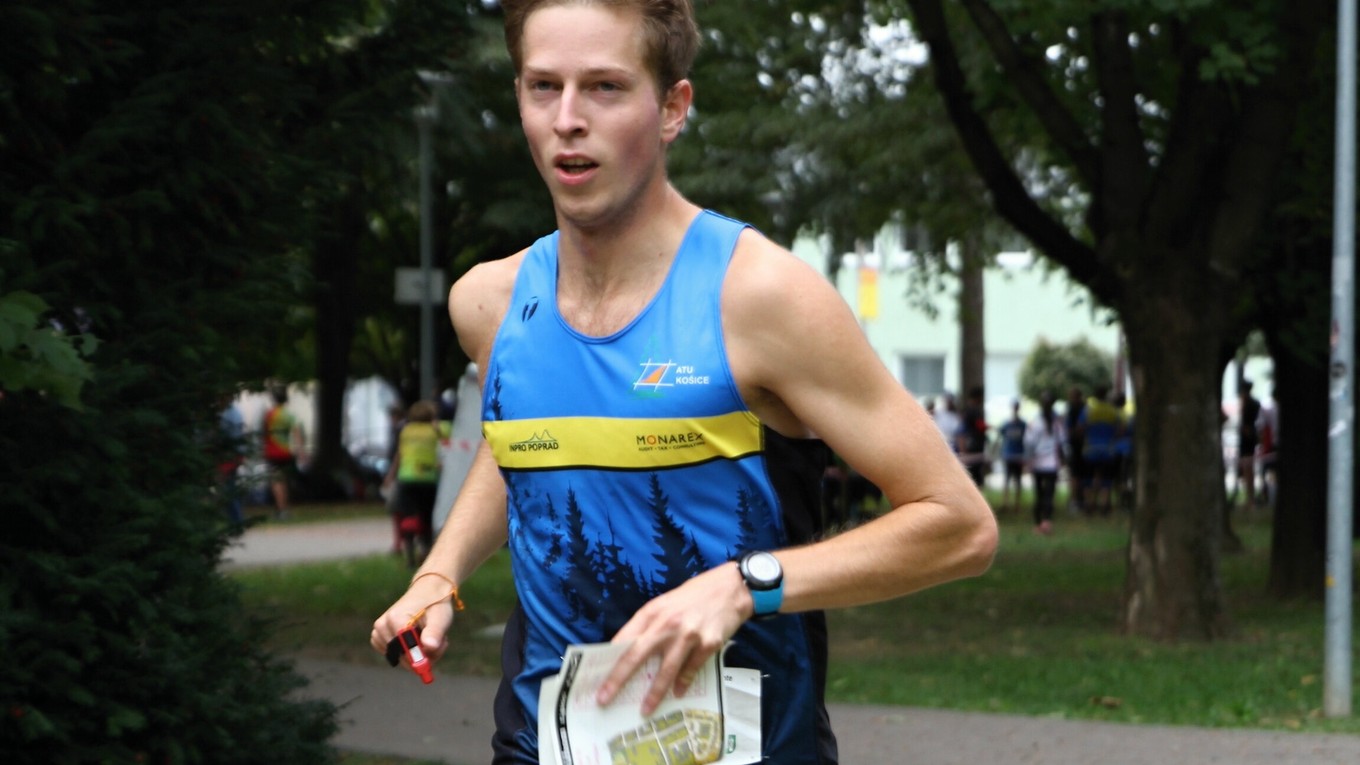 Tomáš Mušinský v plnom nasadení na trati.