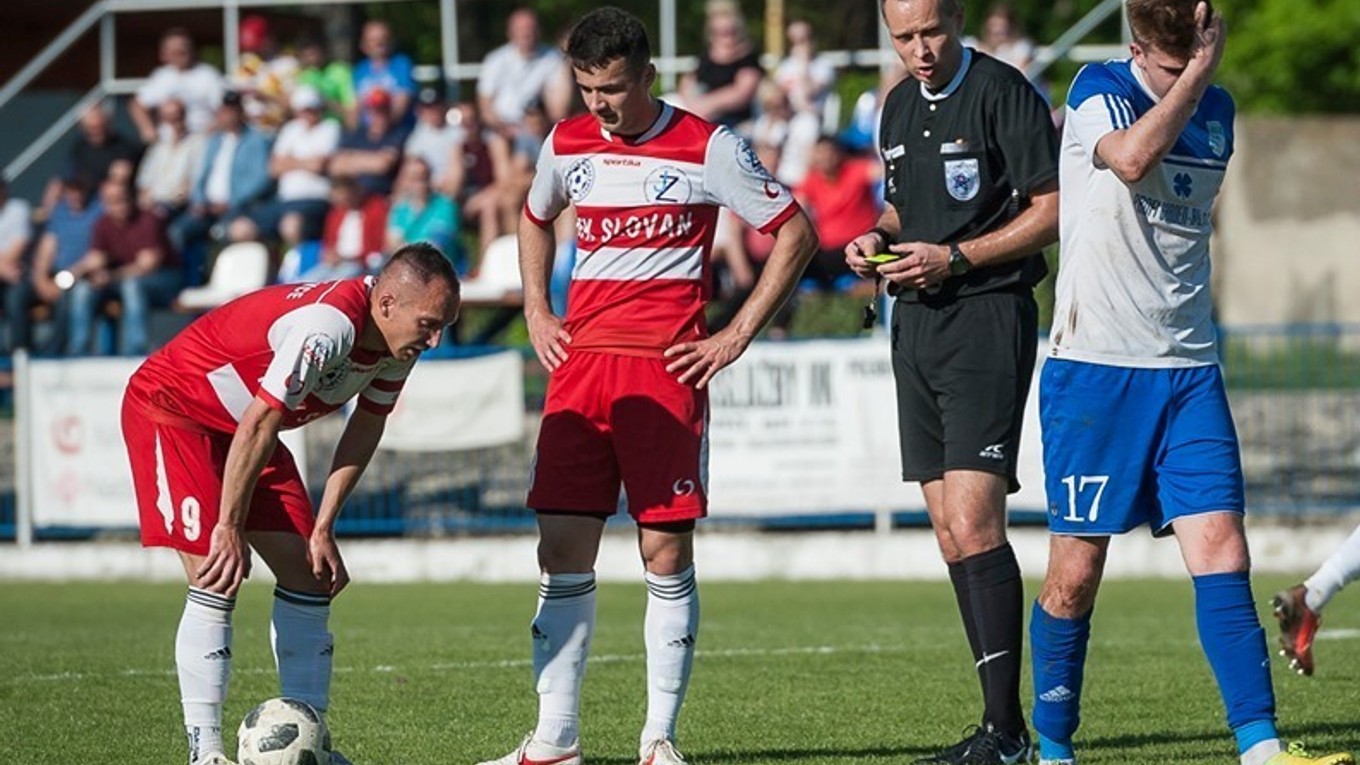 Najvyššia regionálna súťaž vo futbale sa zaobišla bez výrazných prekvapení. Účinkovať v nej naďalej budú Giraltovce i Bardejovská Nová Ves.
