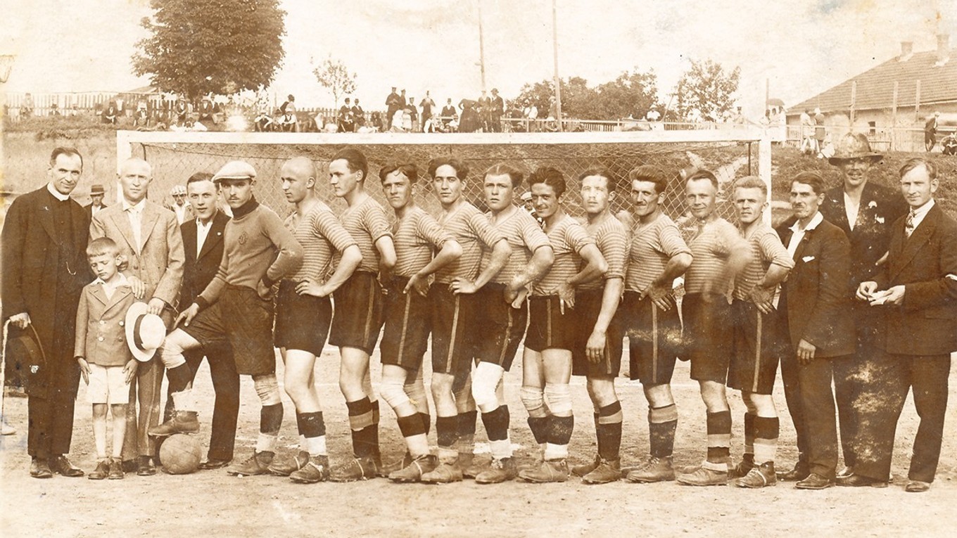 Začiatky futbalu v Moldave nad Bodvou.