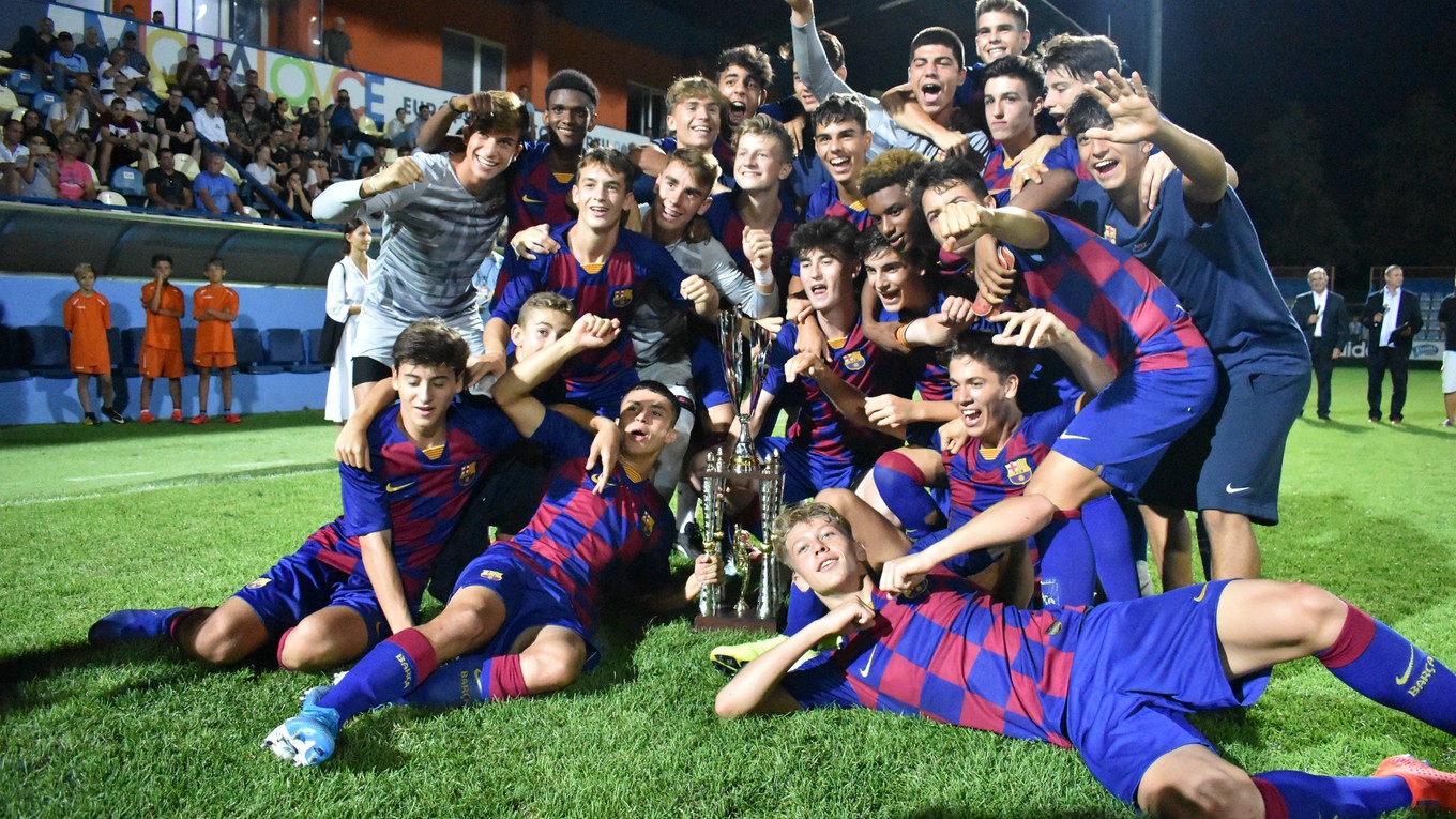 Radosť mladíkov z FC Barcelona z prvenstva na Michalovce Cupe 2019.