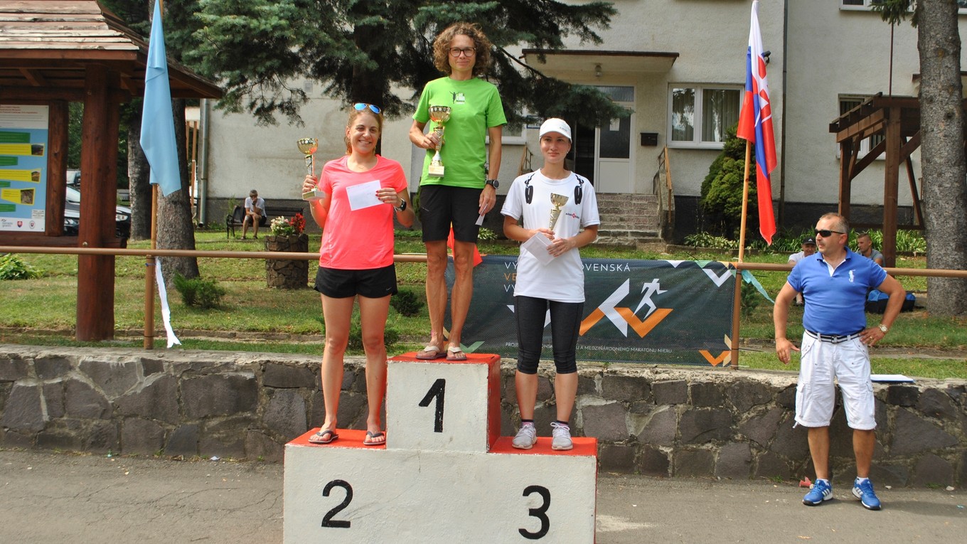 Najrýchlejšie ženy. V strede víťazná Mahuliena Krištanová.
