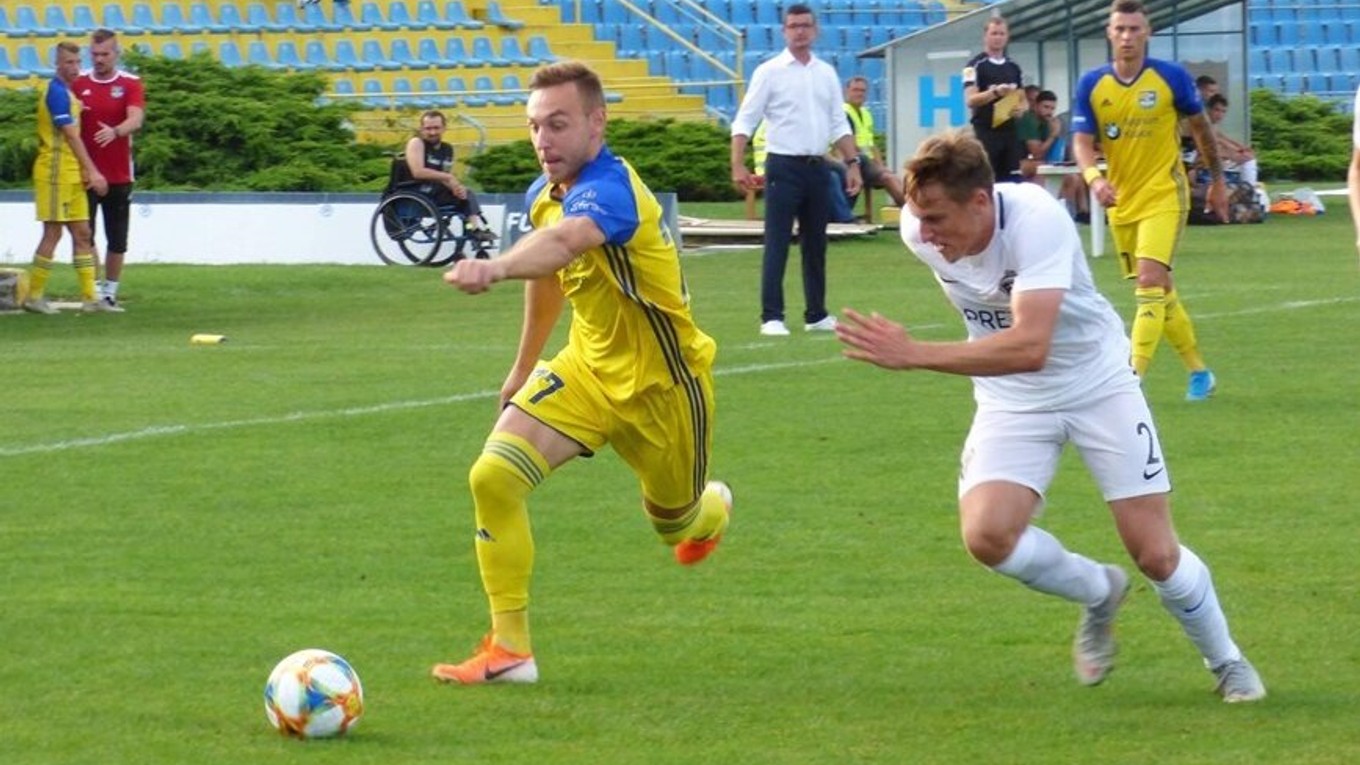 Jediný gól zápasu strelil Oleg Višnevskij (vľavo). Presadil sa po troch minútach na ihrisku.