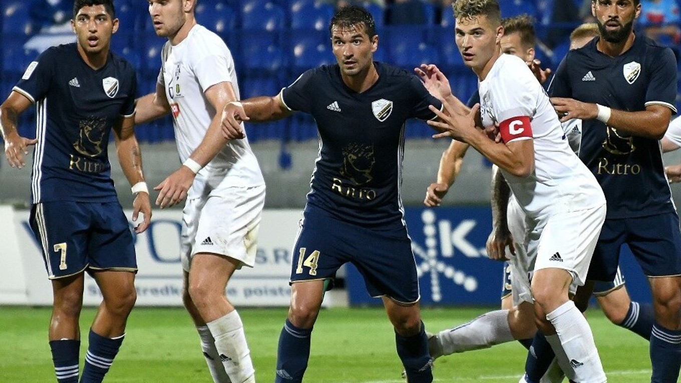 Poprad zdolal Komárno dvoma gólmi v úplnom závere.