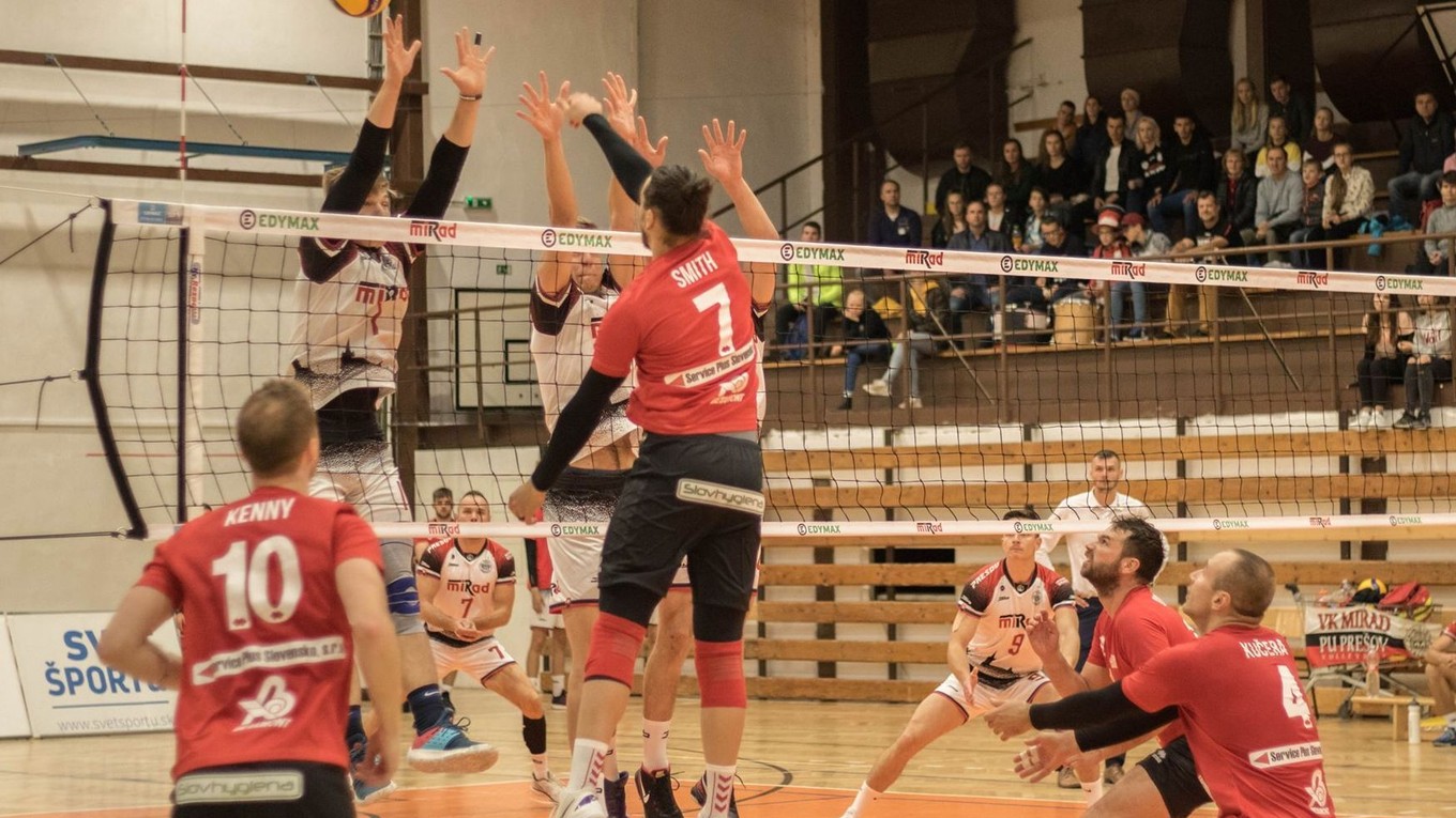 Prešovskí volejbalisti prvýkrát v sezóne uspeli, doma nedali šancu Zvolenčanom.