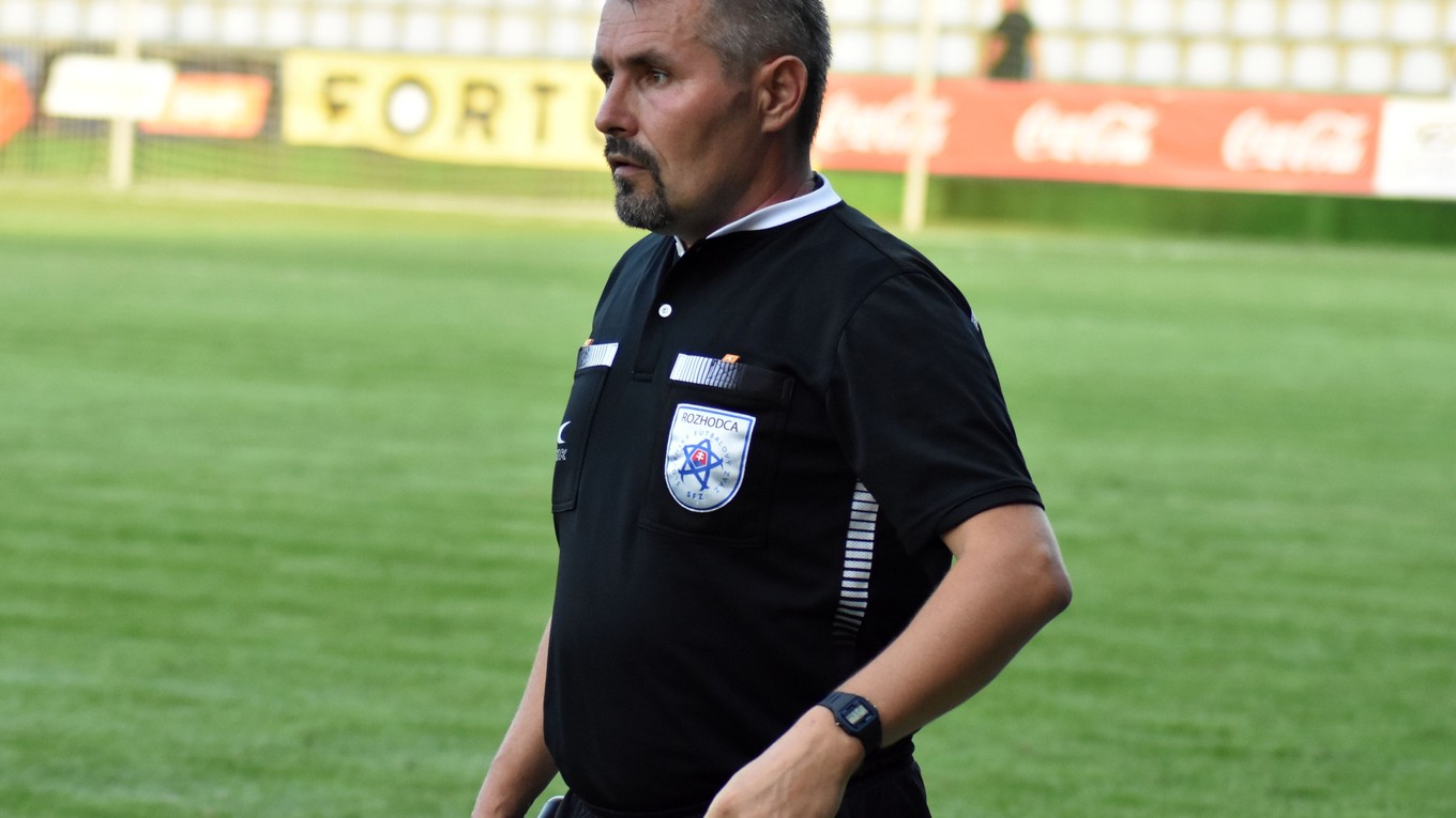 Skúsený rozhodca Marek Žofčák prvýkrát v kariére nariadil v jednom dueli poltucet penált.