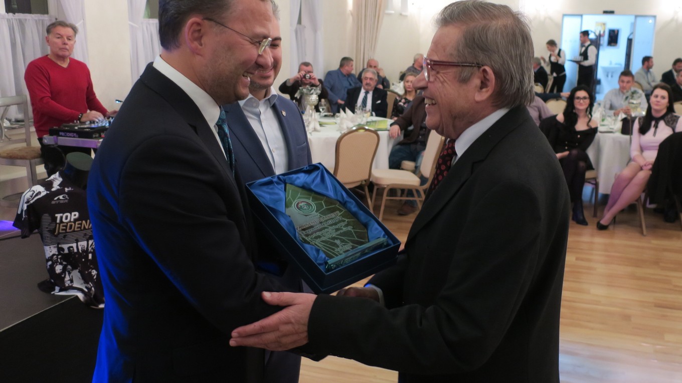 Predseda VsFZ Richard Havrilla (vľavo) zbilancoval končiaci sa kalendárny rok. 