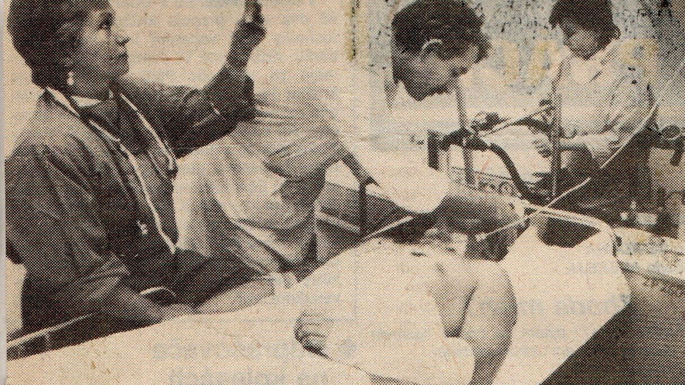 Luděk Čajka na košickom ARO. Zľava lekári K. Šerešová, M. Klíma a zdravotná sestra Hana Hegedušová.