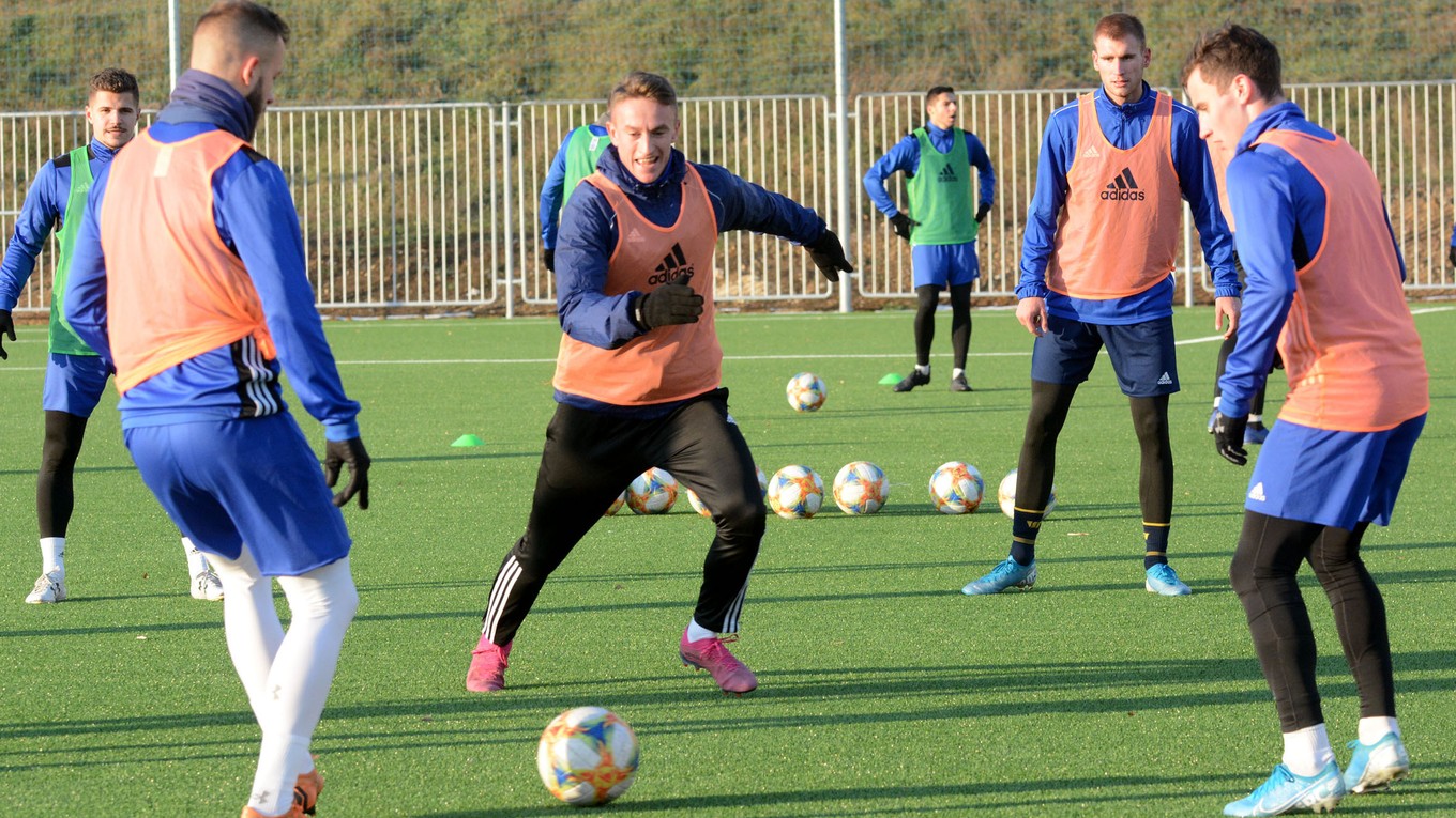 Košičania budú v príprave testovať prípadné posily, potvrdenou novou tvárou je Dávid Keresteš (v strede).