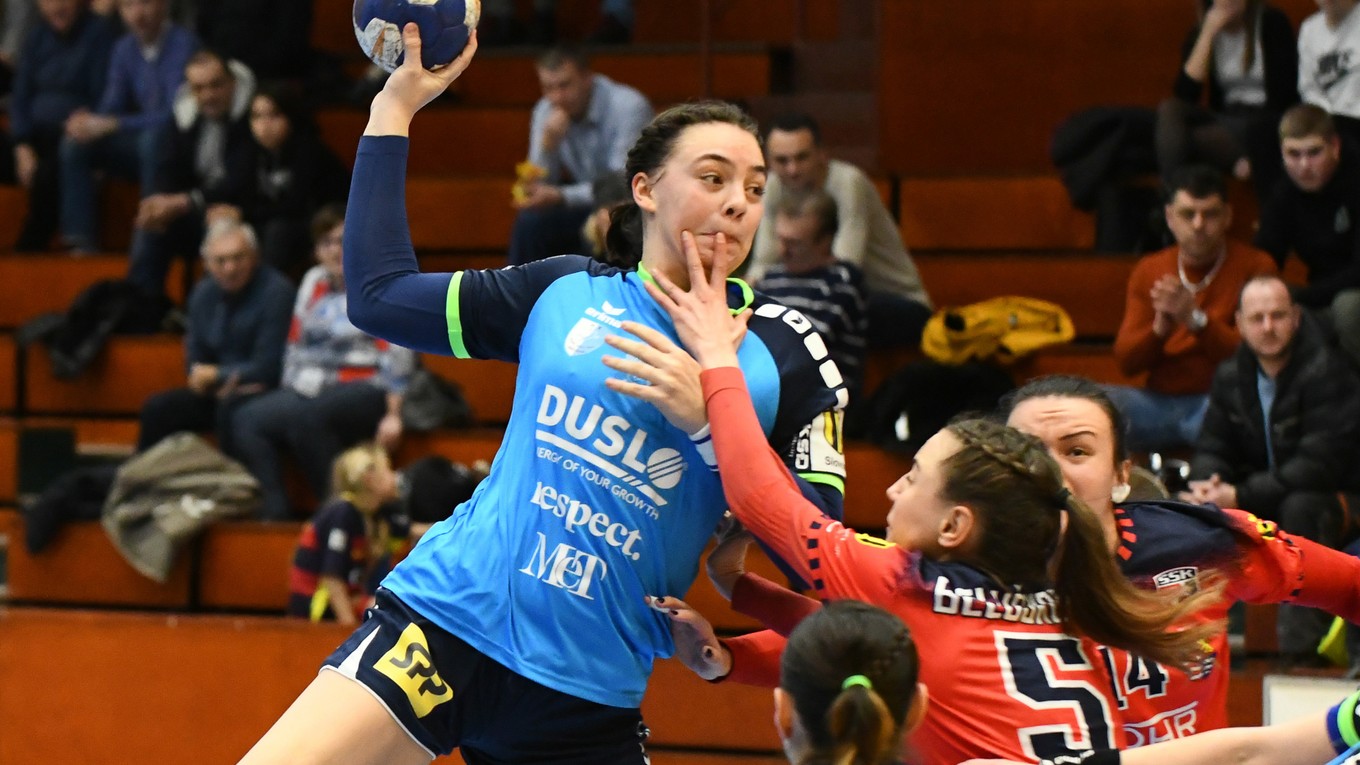 Olívia Ščípová zo Šale (vľavo).