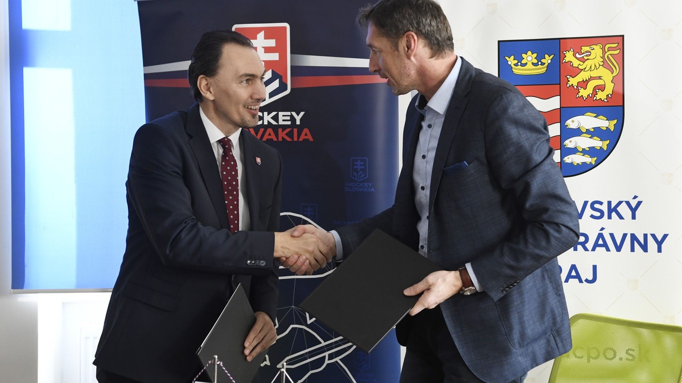 Memorandum o spolupráci medzi Slovenským zväzom ľadového hokeja (SZĽH) a Prešovským samosprávnym krajom (PSK) slávnostne podpísali 8. februára 2020 v Poprade. Vľavo prezident SZĽH Miroslav Šatan a vpravo predseda PSK Milan Majerský.