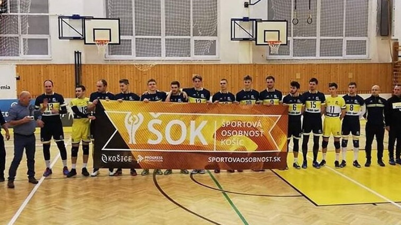 Košickí volejbalisti sa pred úvodným štvrťfinálovým duelom spoločne potešili z ocenenia v ankete ŠOK 2019.