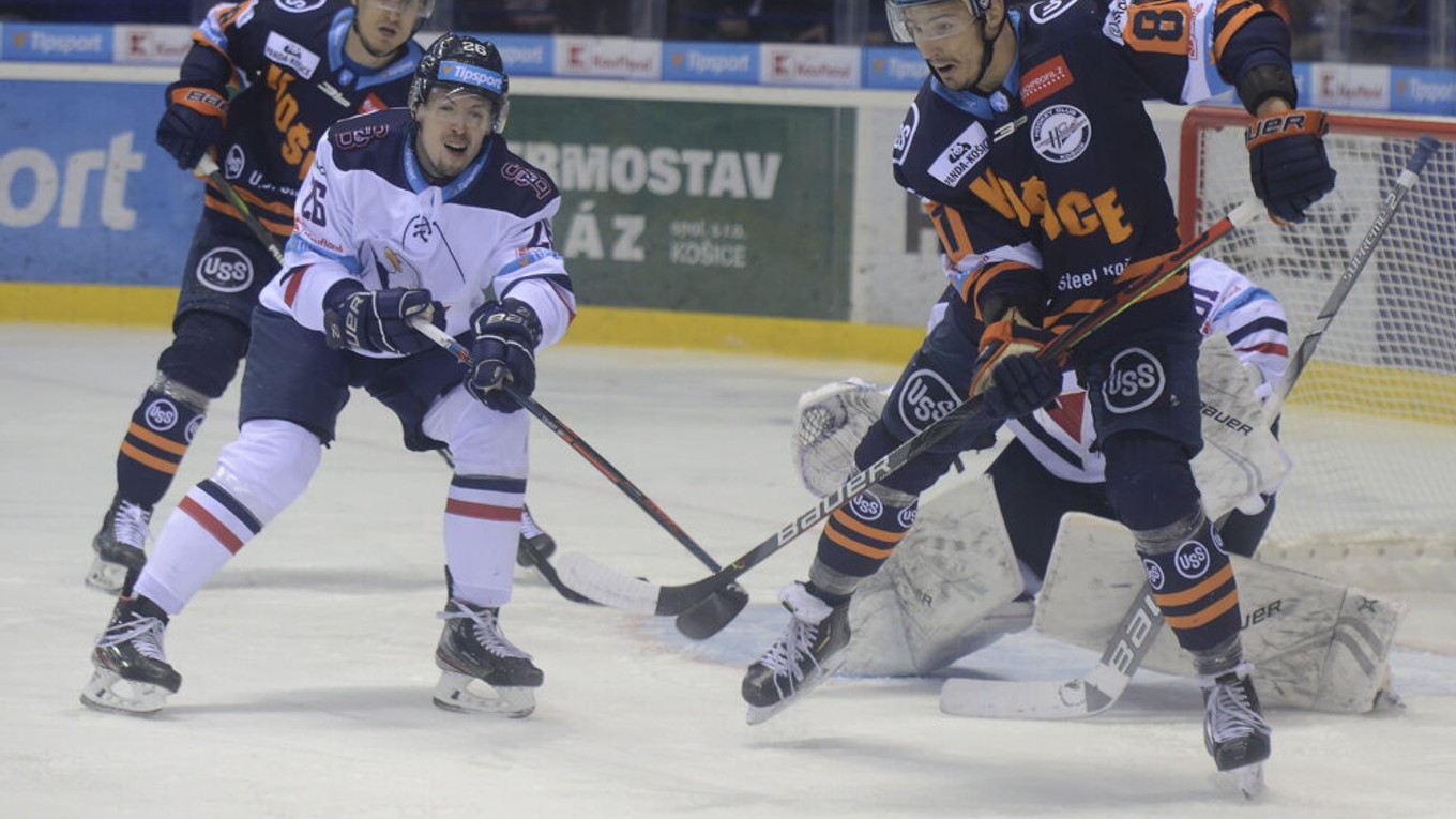 Hokejový šláger medzi Košicami a Slovanom sa mal hrať v piatok v Steel Aréne.