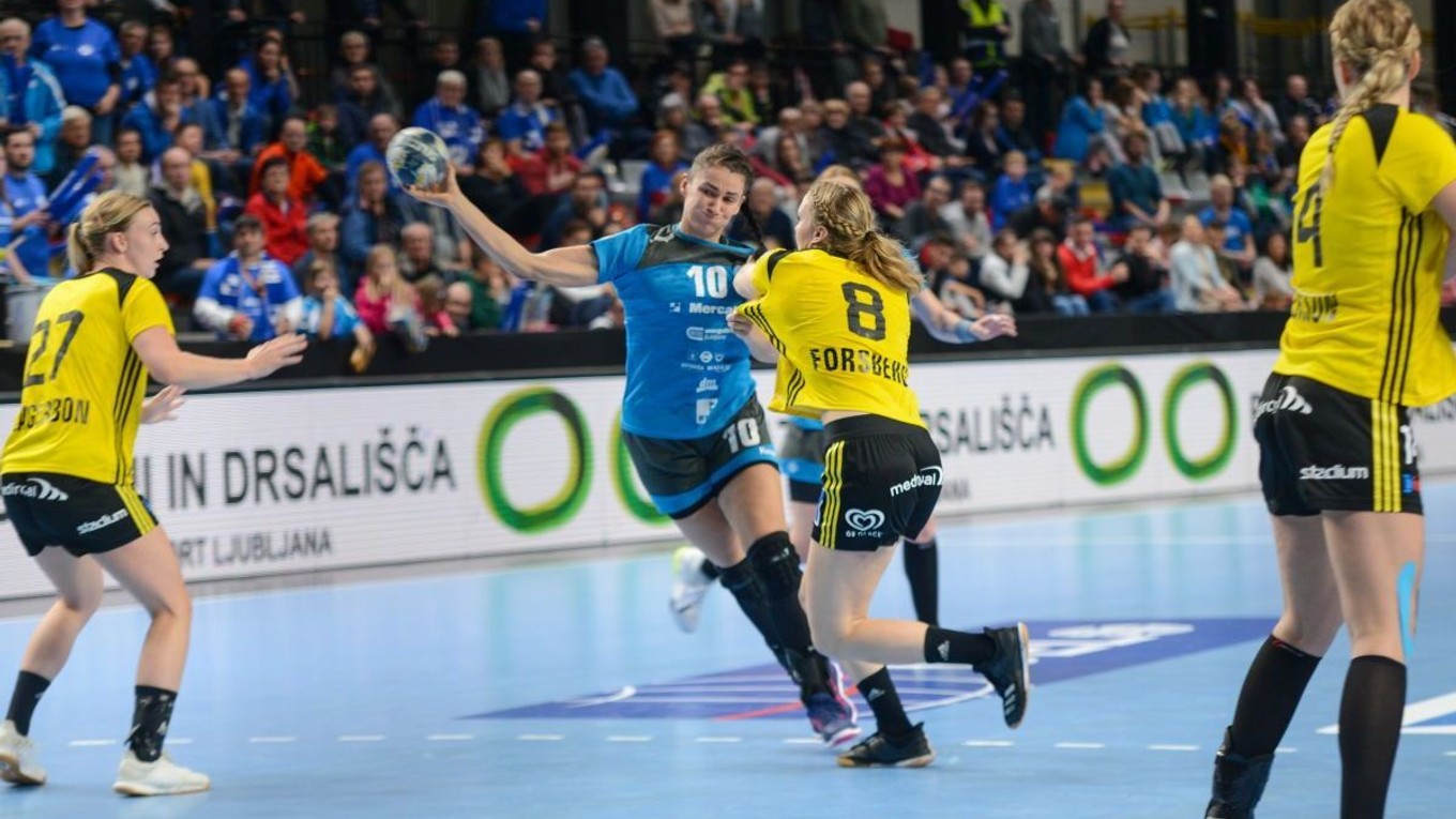 Marianna Rebičová (s loptou) si v drese Krimu Ľubľana zahrala aj skupinovú fázu Ligy majstrov.