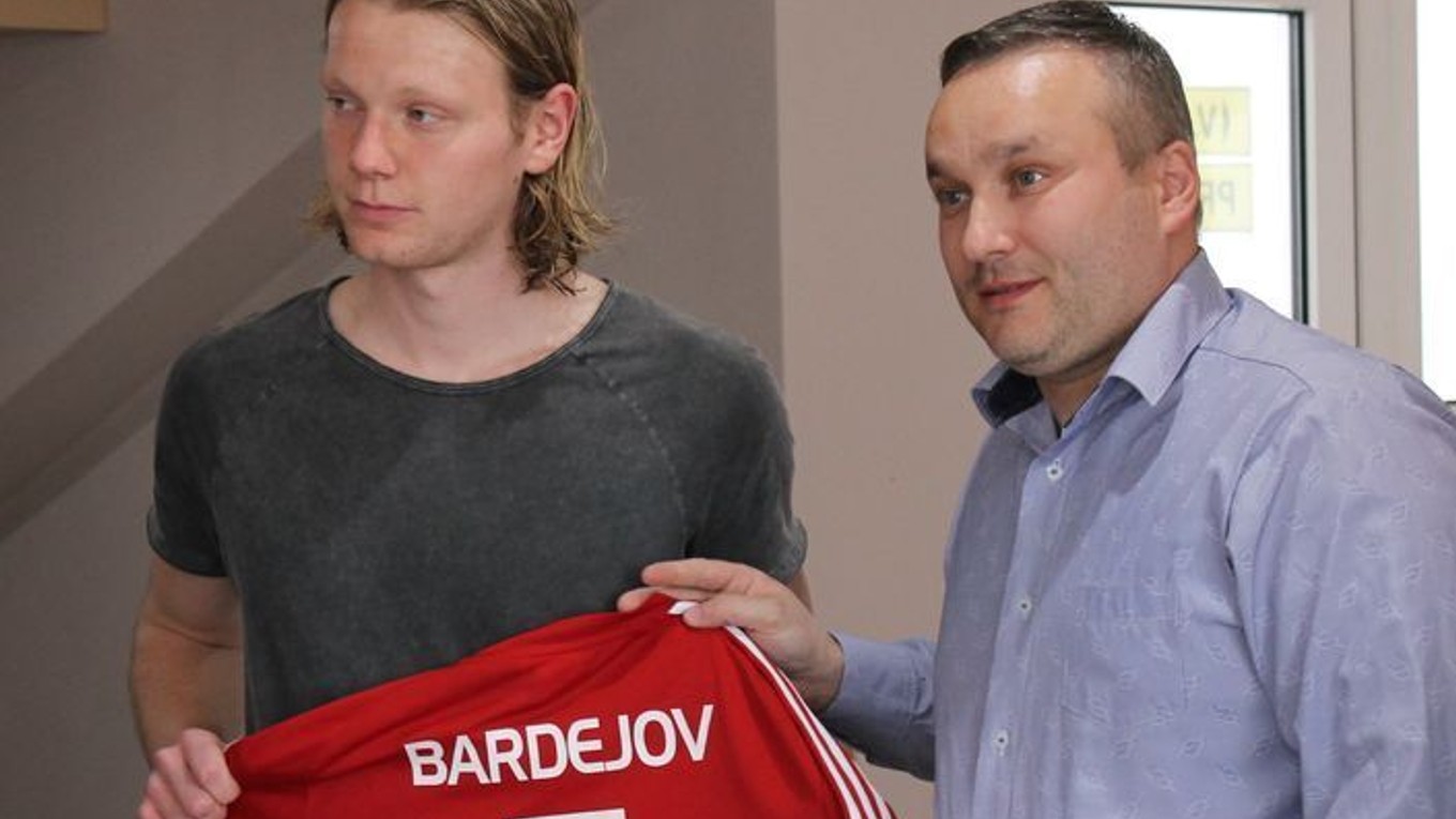 Dominik Lukáč (vľavo) futbalovo vyrastal v Bardejove, teraz hráva v Nemecku.
