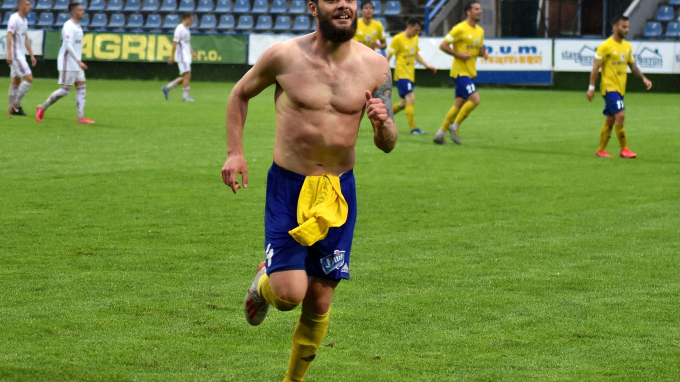 Radosť Dimitriosa Konstantinidisa po góle do siete Ružomberka, ktorý bol jeho prvý v našej lige.