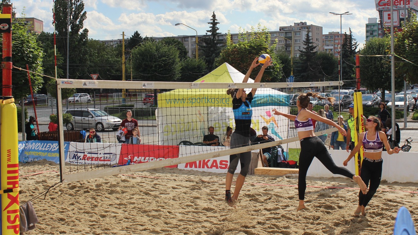 V ženskej časti turnaja sa z prvenstva tešili Silvia Murínová a Kristína Harmanová.