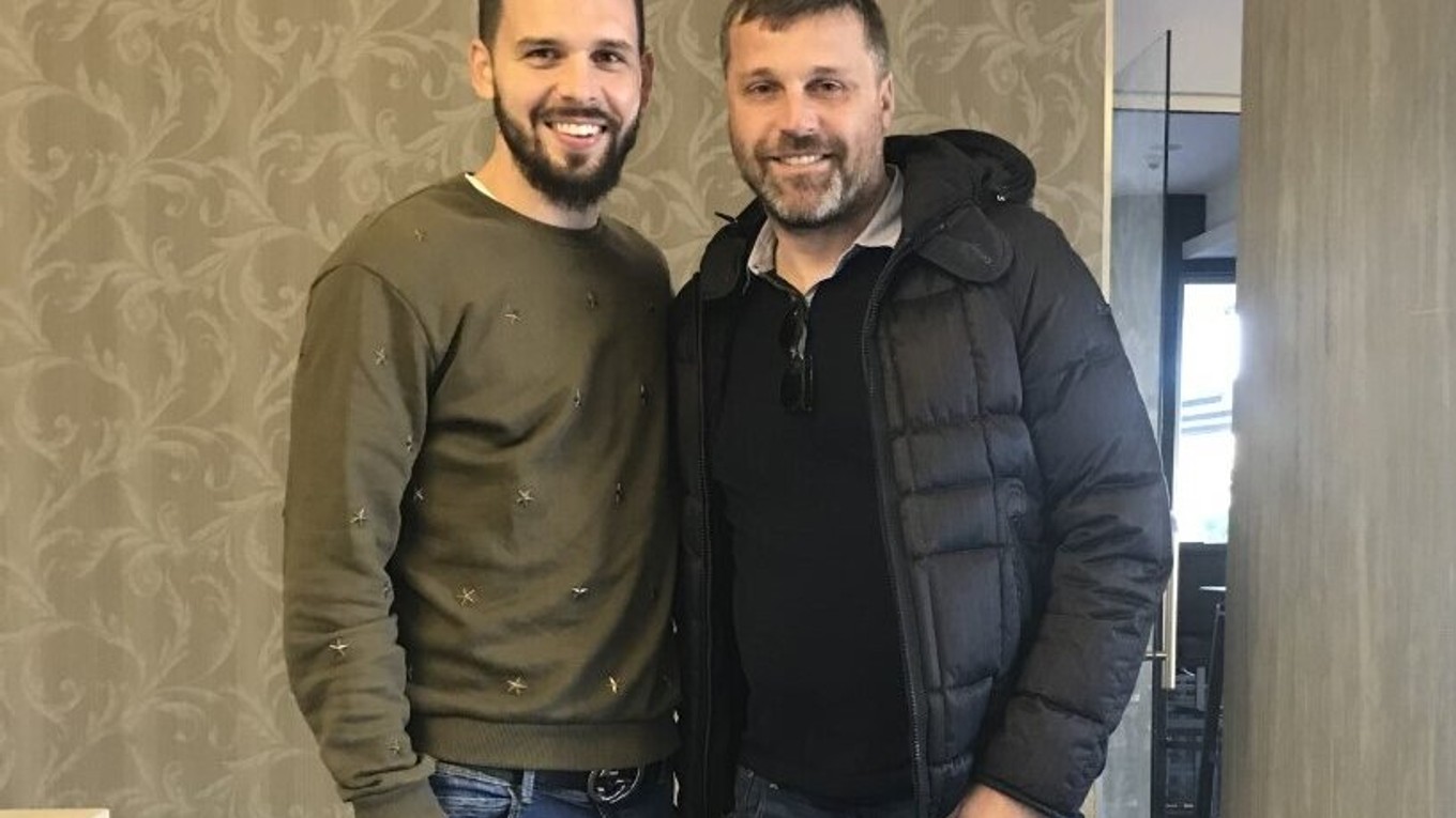 Jozef Kožlej (vpravo) vydláždil na Cypre cestu ďalším slovenským futbalistom. Aj Michalovi Ďurišovi.