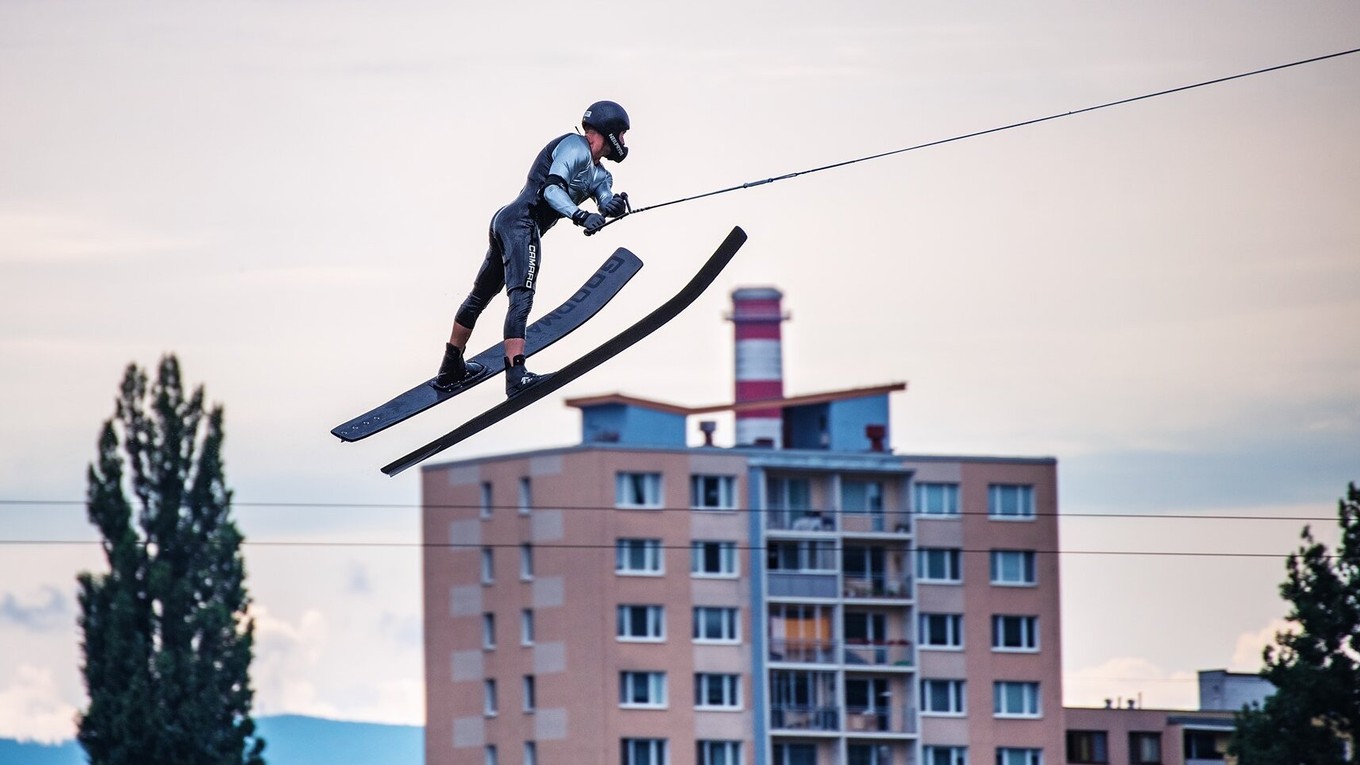 Alexander Vaško ml. zaznamenal v skokoch výkon 63,8 metra.