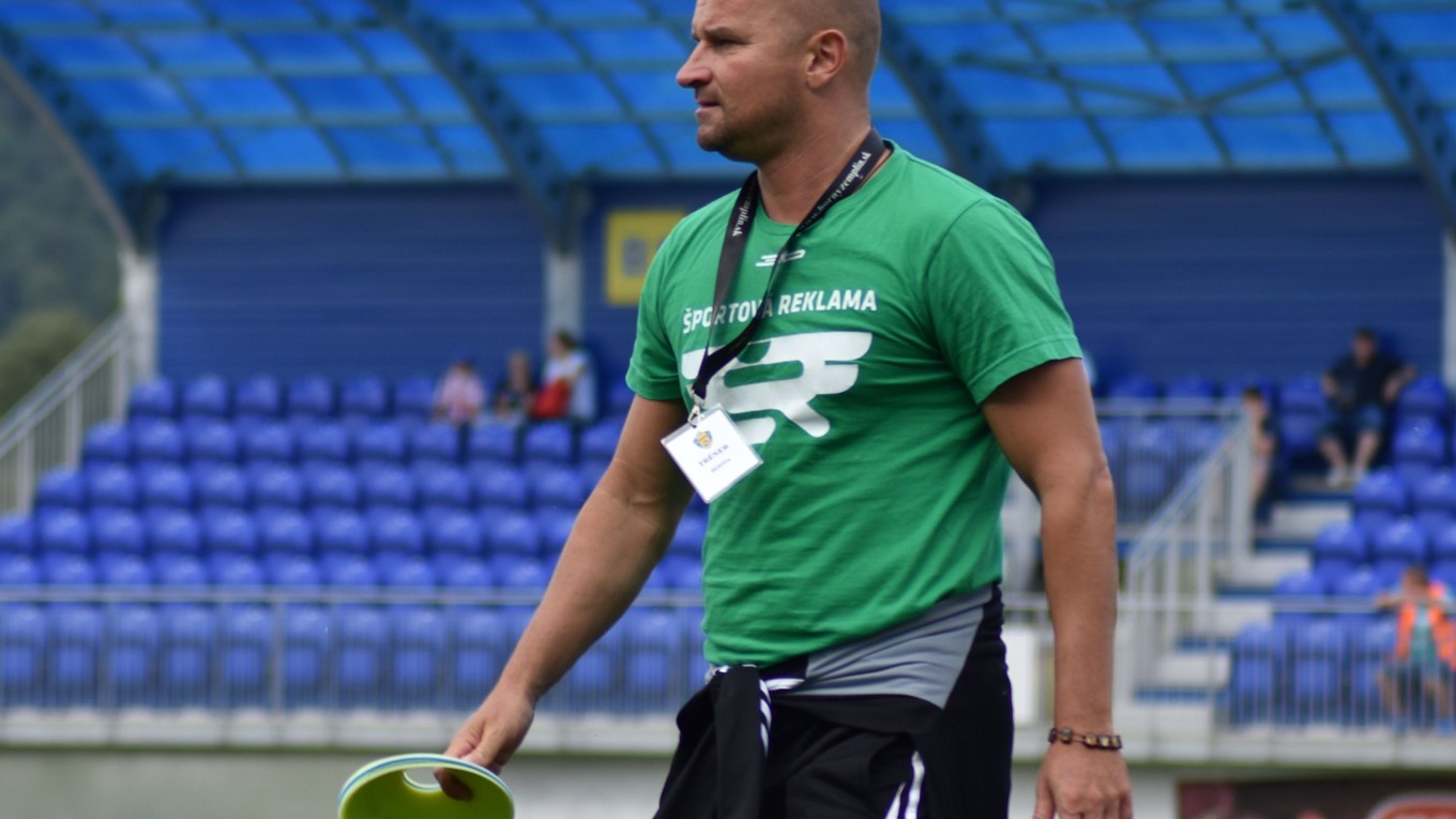 Kalša je aktuálne bez hlavného trénera. Vedenie klubu poslalo Ľubomíra Maďarika na dovolenku.