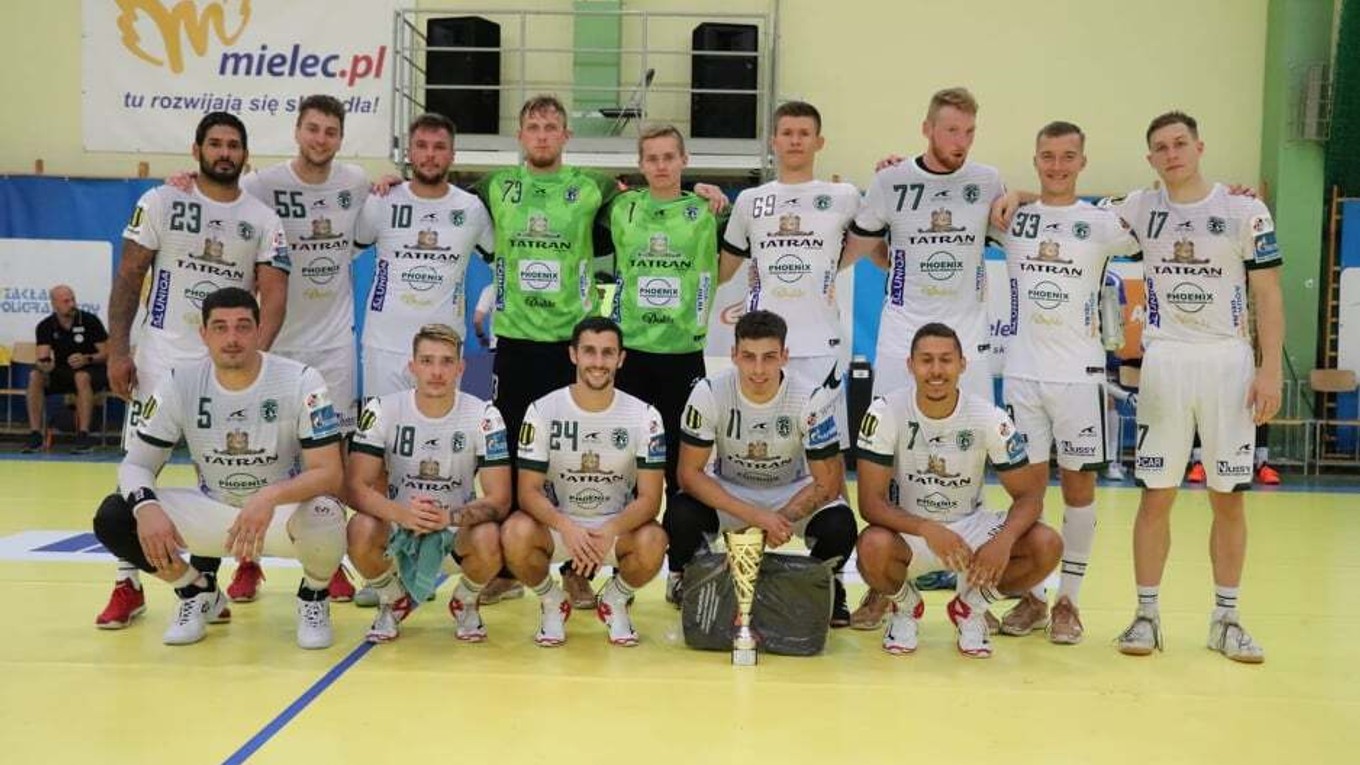 Prešovskí hádzanári sa z poľského Mielca vrátili s pohárom za tretie miesto.