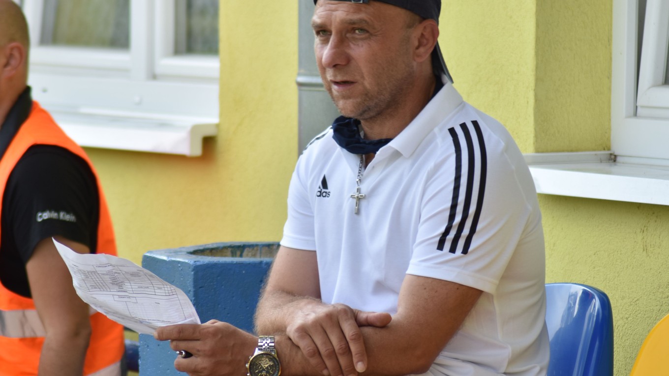 Tréner Plavnice Ľubomír Puhák.