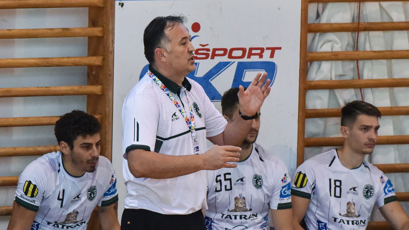 Tréner Slavko Goluža so svojimi zverencami si na mená súperov v EHL ešte musí počkať.