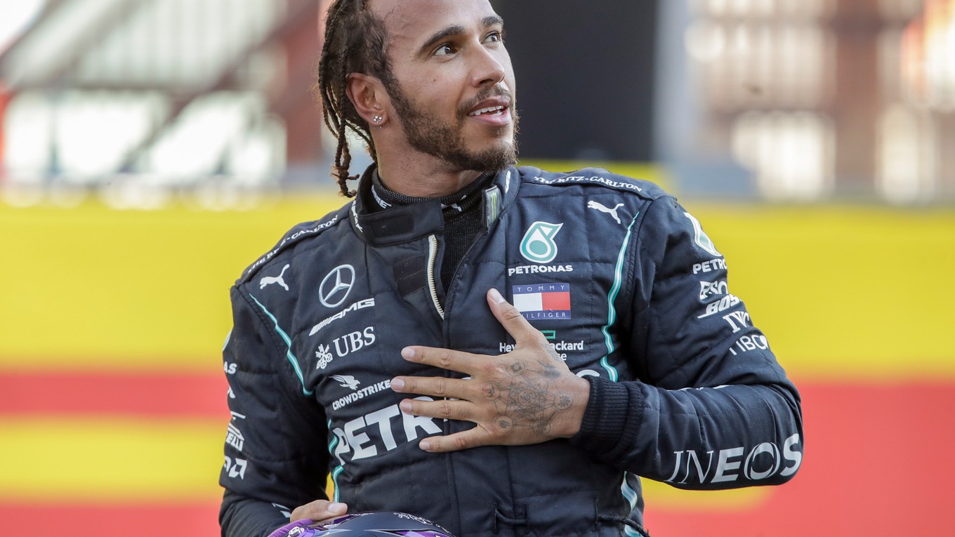 Britský pretekár F1 Lewis Hamilton.