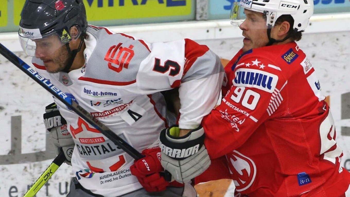 Momentka zo zápasu KAC Klagenfurt - Bratislava Capitals v Ice Hockey League.