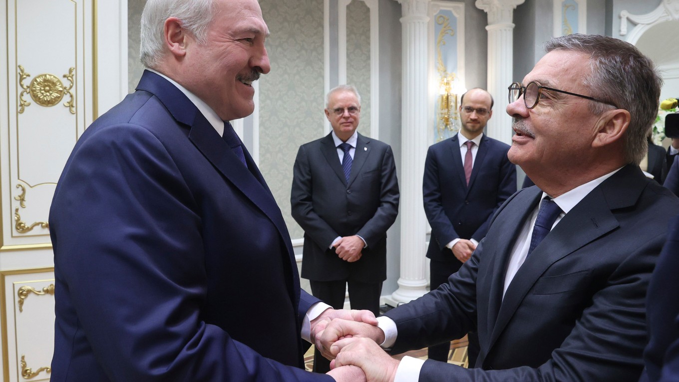 Lukašenko so šéfom svetového hokeja Faselom