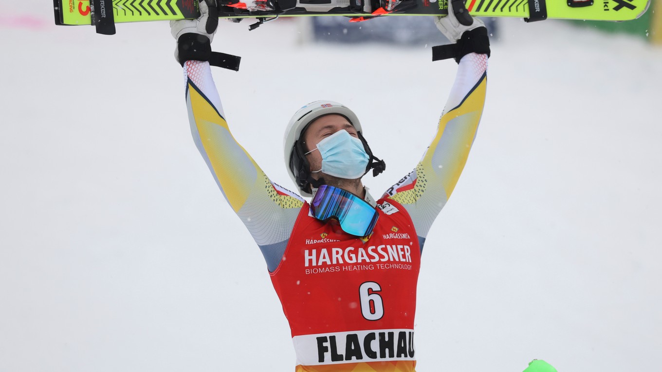 Nór Sebastian Foss-Solevaag vyhral slalom vo Flachau.