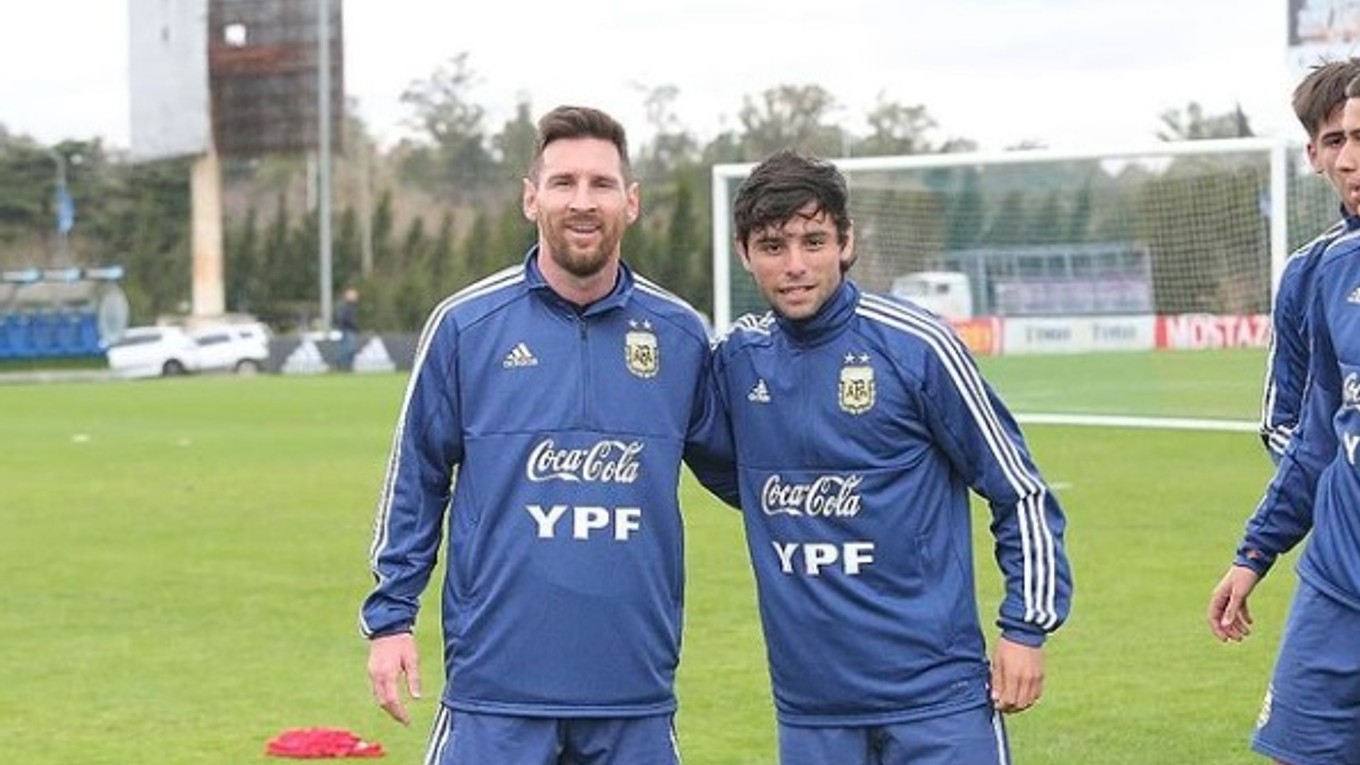 Luciano Vera (vpravo) a slávny Lionel Messi.