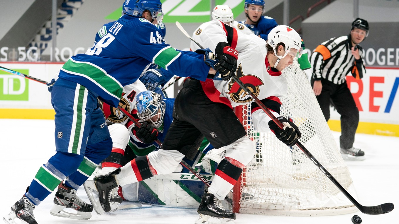 Momentka zo zápasu Vancouver Canucks - Ottawa Senators. 