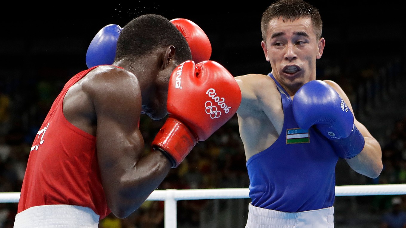 Uzbecký boxer Hasanboj Dusmatov na OH v Riu de Janeiro 2016.