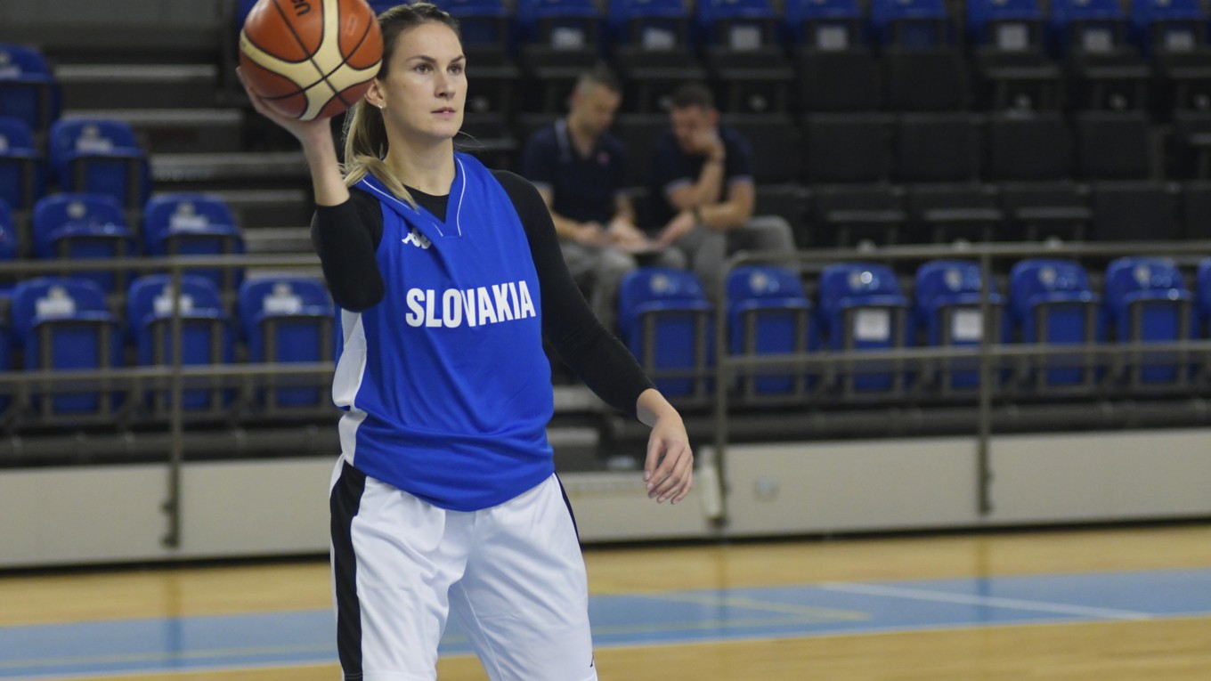 Basketbalistka Sabína Oroszová počas tréningu ženskej basketbalovej reprezentácie Slovenska.