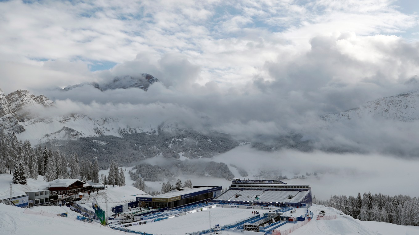 Pohľad do cieľa po zrušení pretekov alpskej kombinácie žien na svetovom šampionáte v alpskom lyžovaní v Cortine d'Ampezzo v pondelok 8. februára 2021.