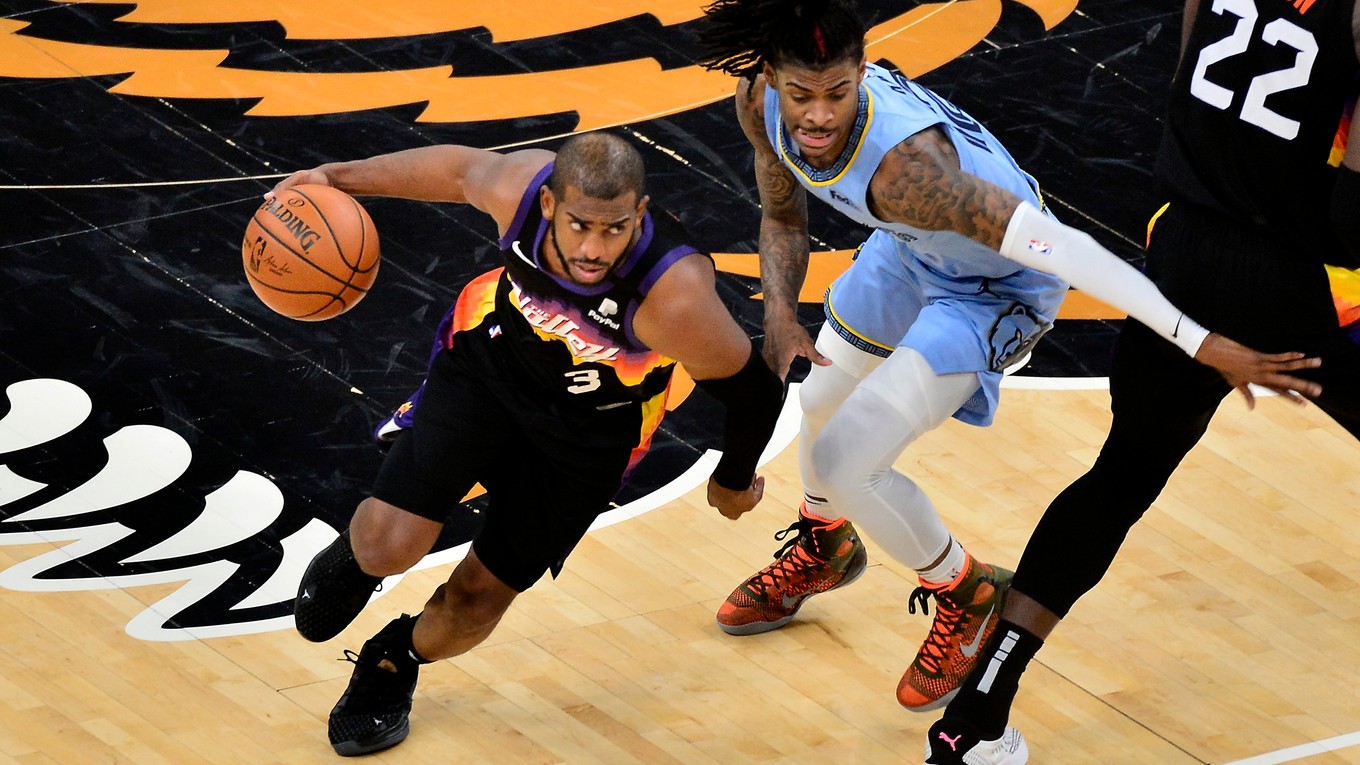 Chris Paul a Ja Morant v zápase Phoenix Suns vs. Memphis Grizzlies v NBA.