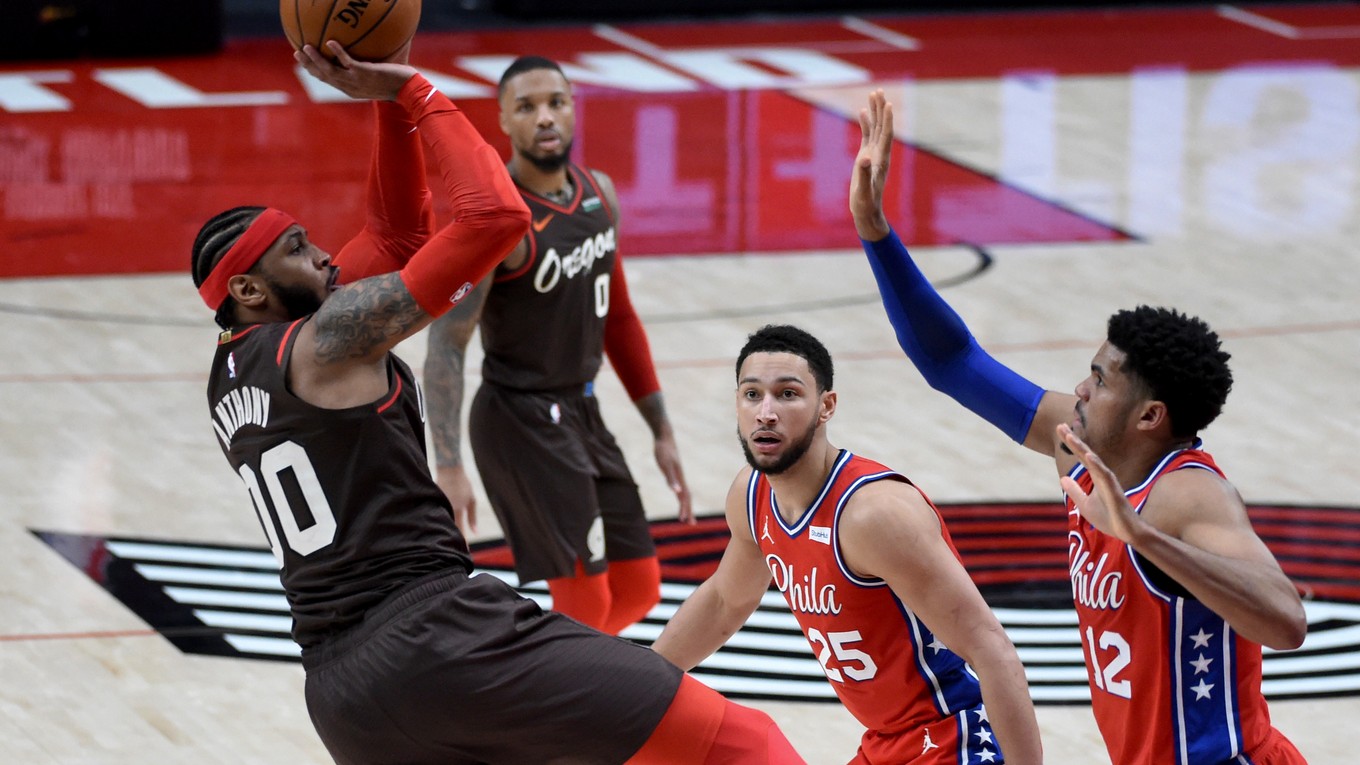 Carmelo Anthony (vľavo).