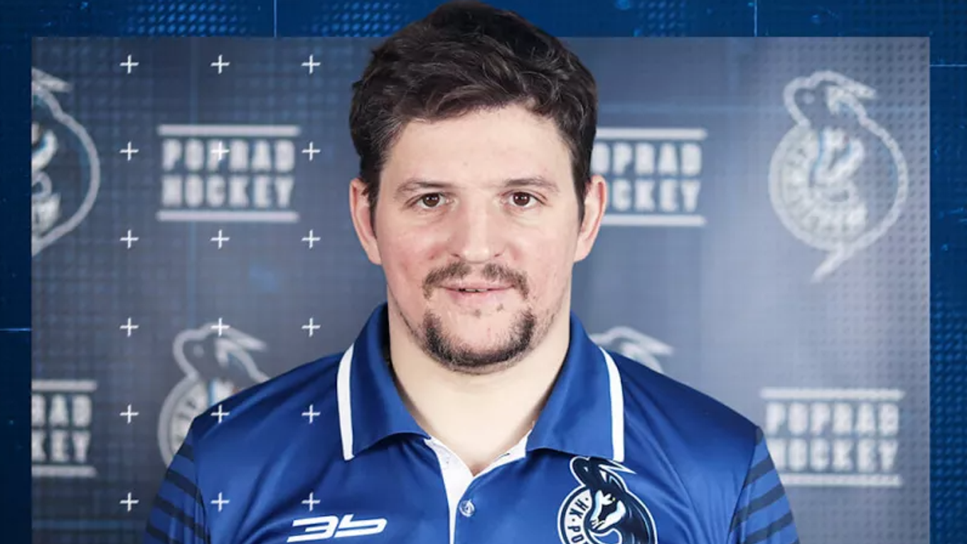 Ruský obranca Ivan Višnevskij v drese HK Poprad.