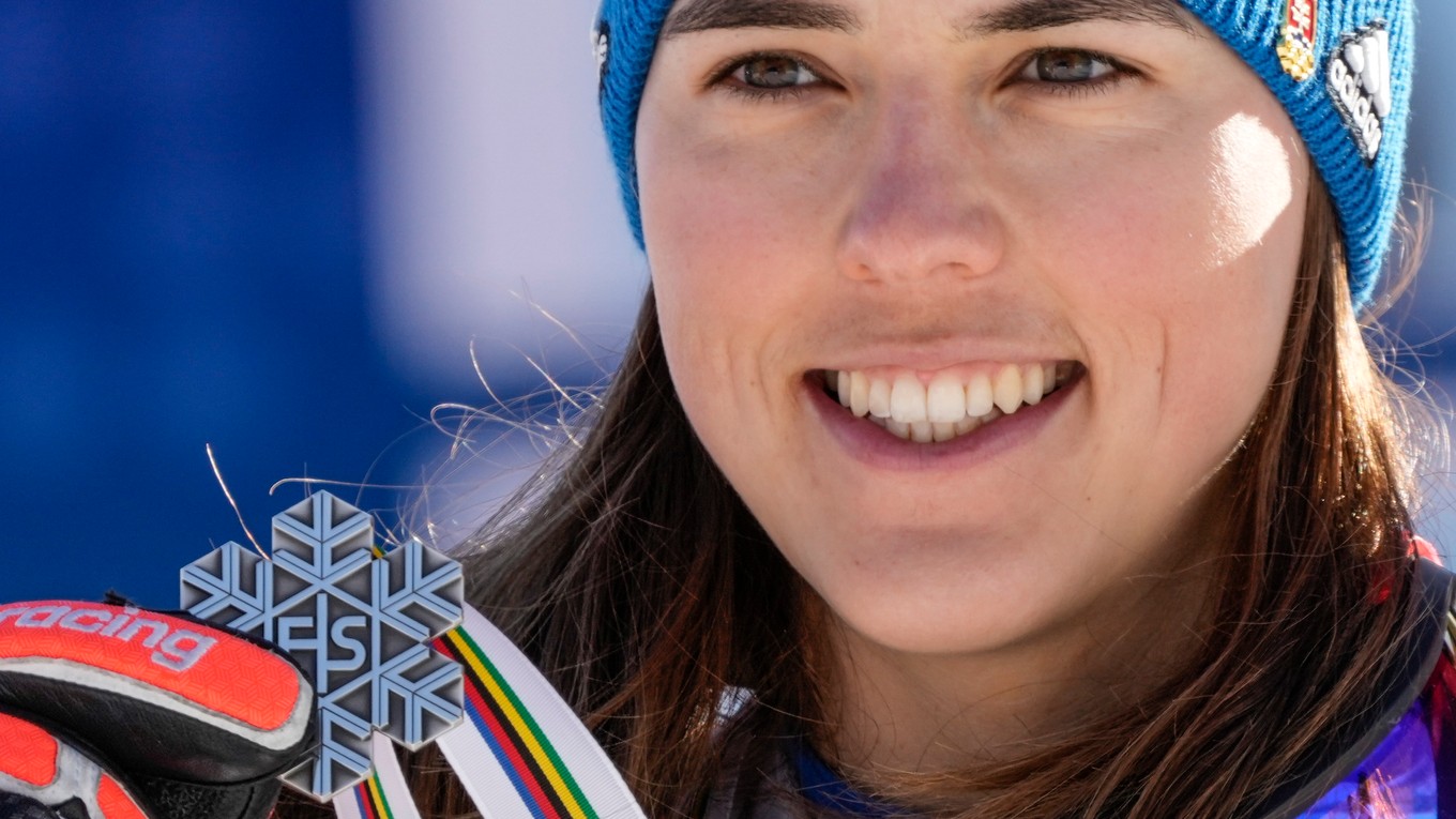 Petra Vlhová so striebornou medailou zo slalomu na MS v Cortine.