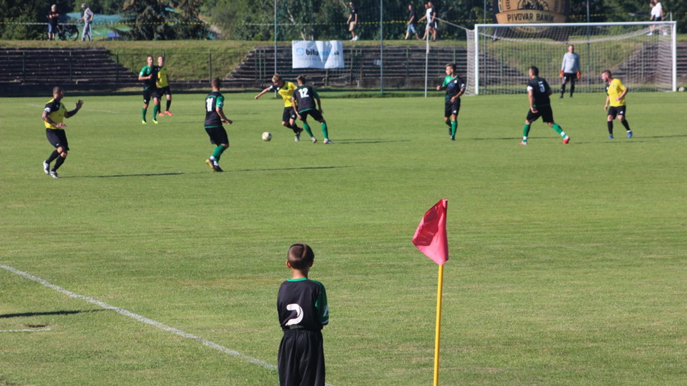 Vráti sa na slovenské futbalové trávniky znova ruch?
