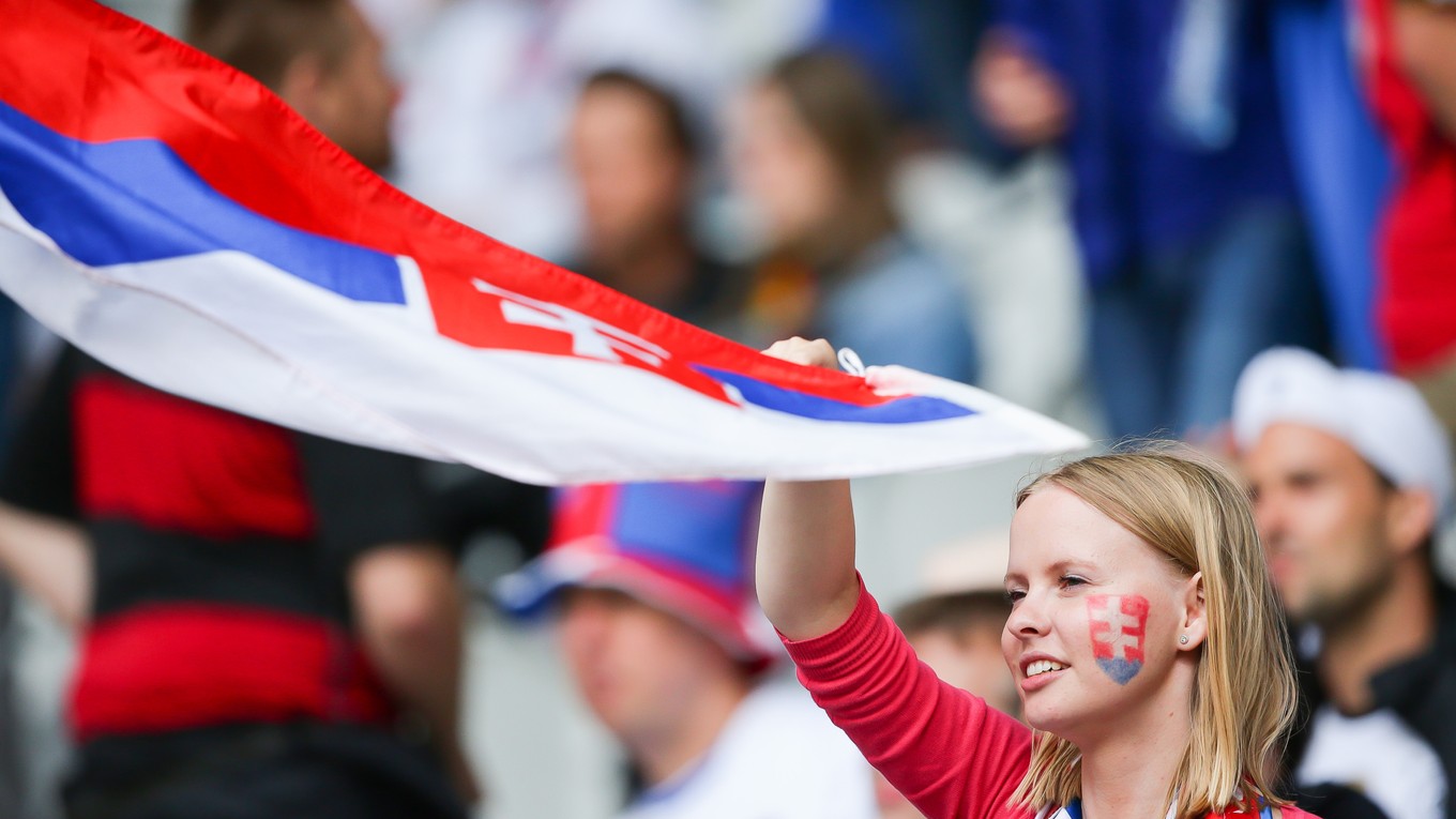 Slovenskí fanúšikovia počas EURO 2016.