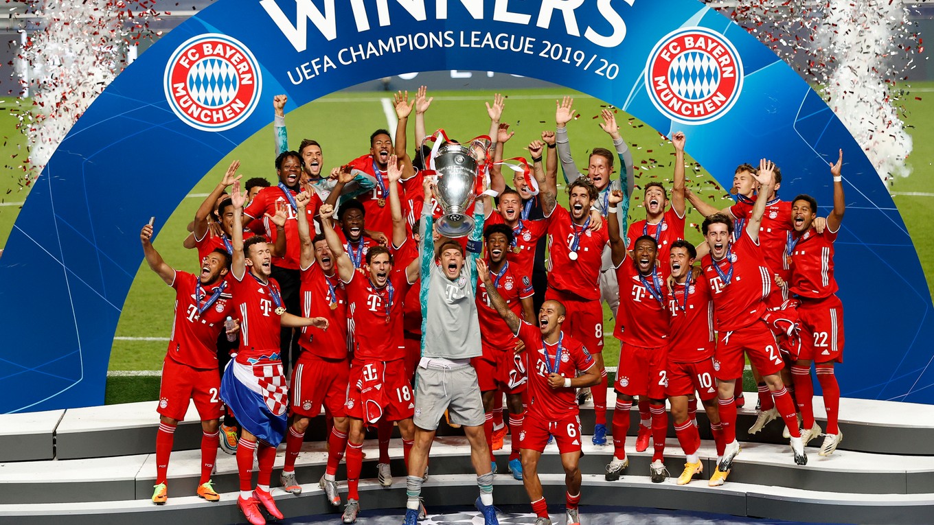 Futbalisti Bayernu Mníchov po výhre v Lige majstrov 2020.