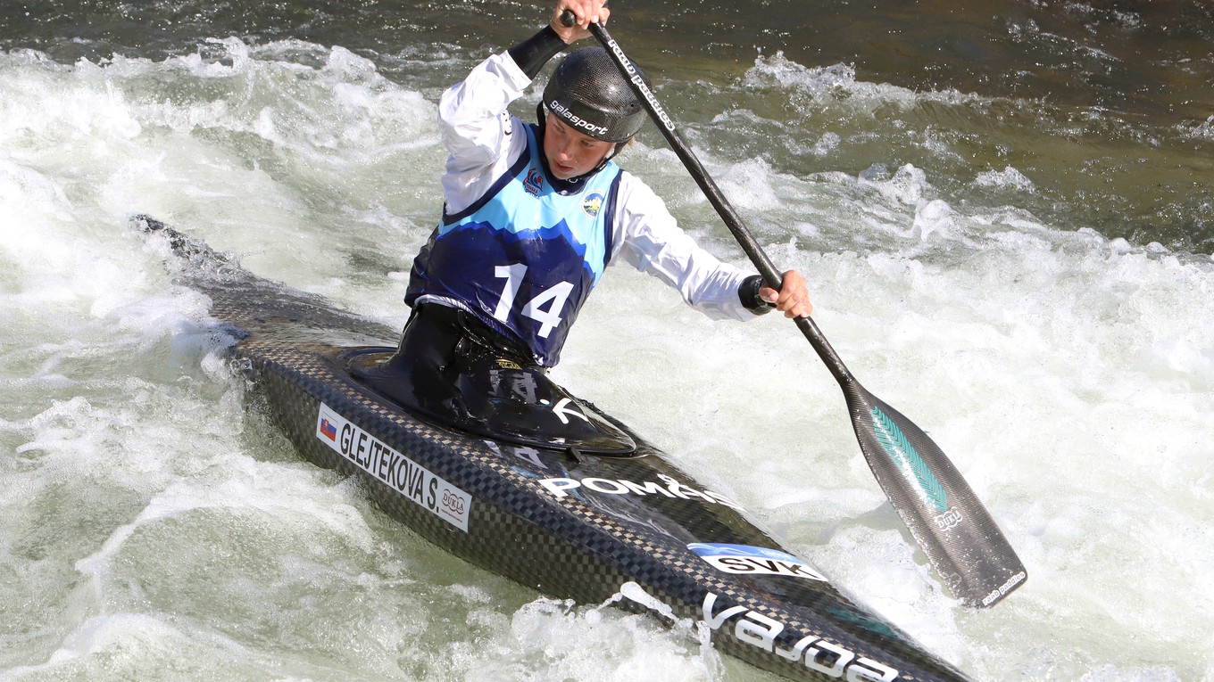 Slovenská kanoistka a reprezentantka vo vodnom slalome Simona Glejteková.