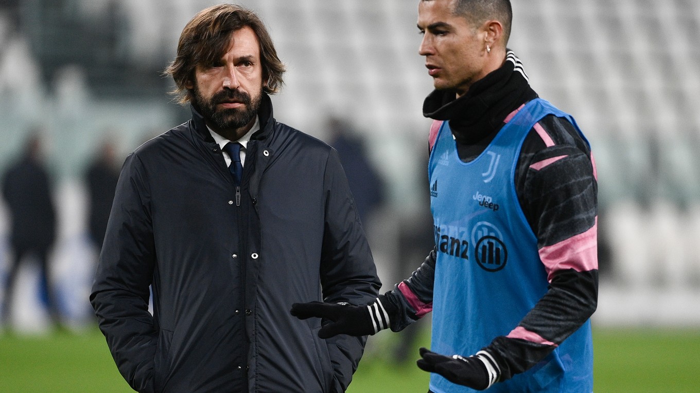 Tréner Andrea Pirlo a Cristiano Ronaldo v Juventuse.